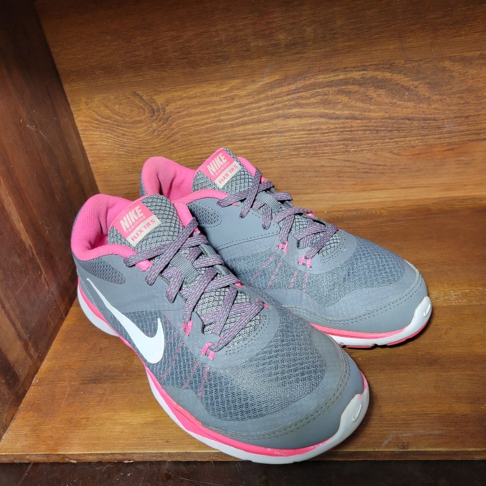 Nike TR 5 Athletic Sneaker 7 - Picture 2 of 7